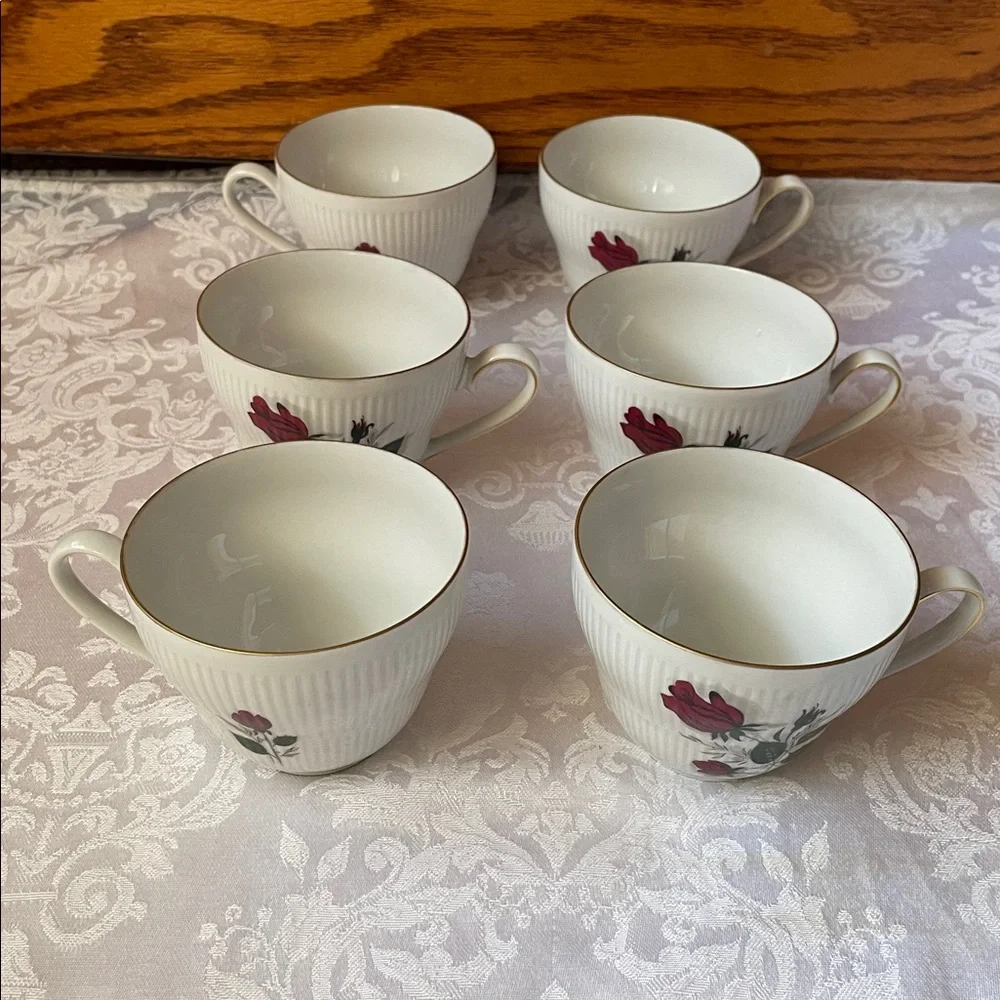 NIB Elegant Mitterteich Bavaria Carmen Floral fine porcelain Dinnerware Set. - Picture 8 of 10
